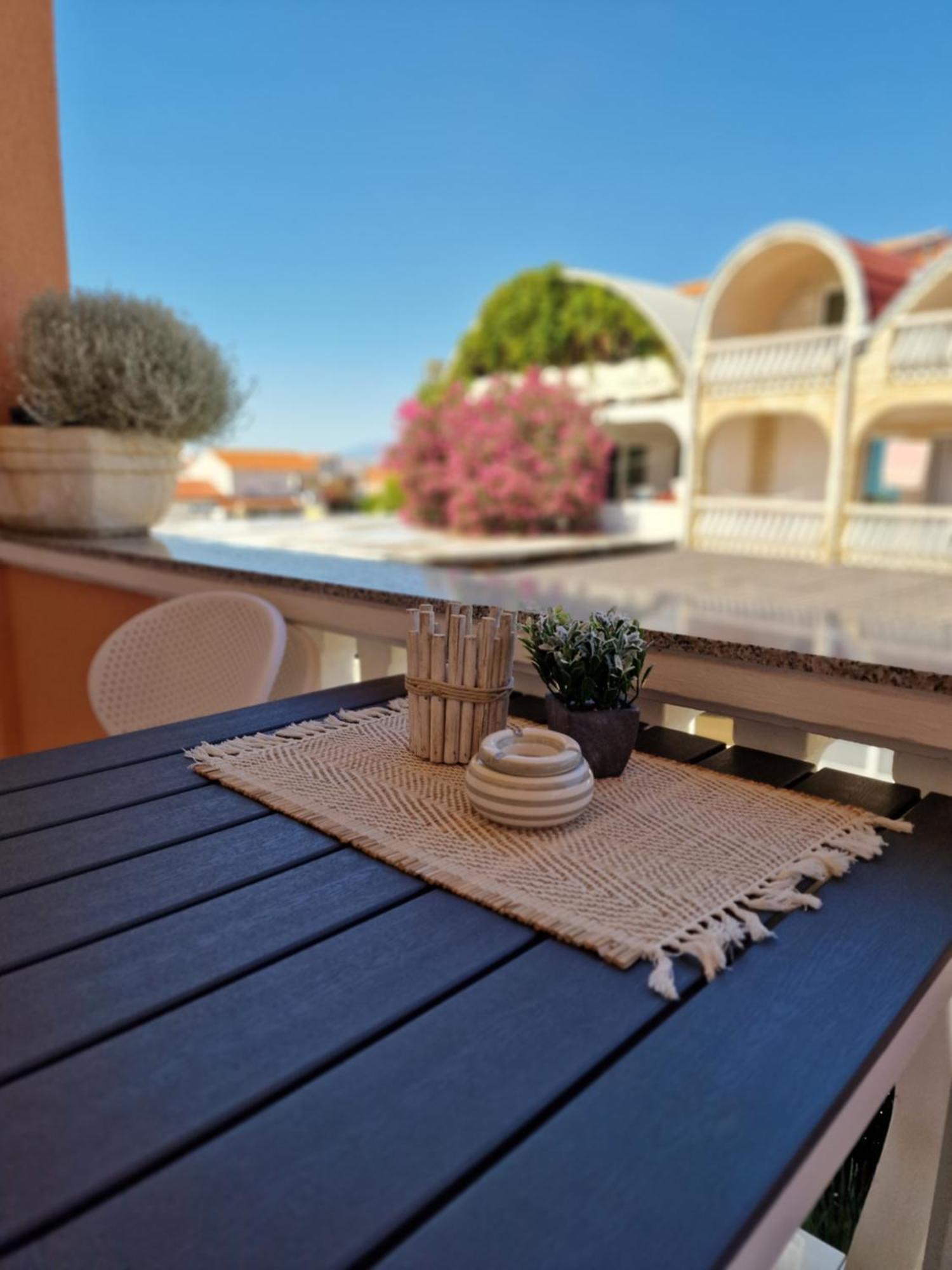Apartment Melani Vir Luaran gambar