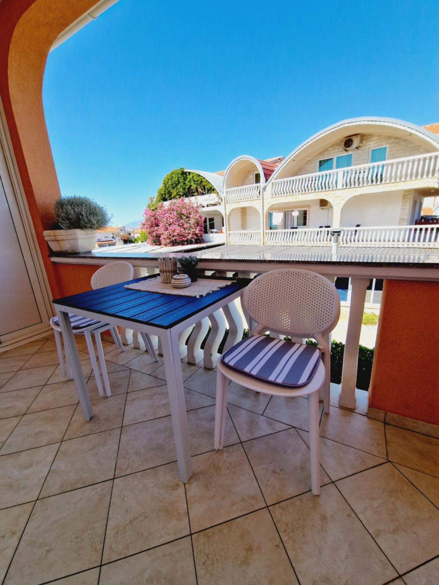 Apartment Melani Vir Luaran gambar