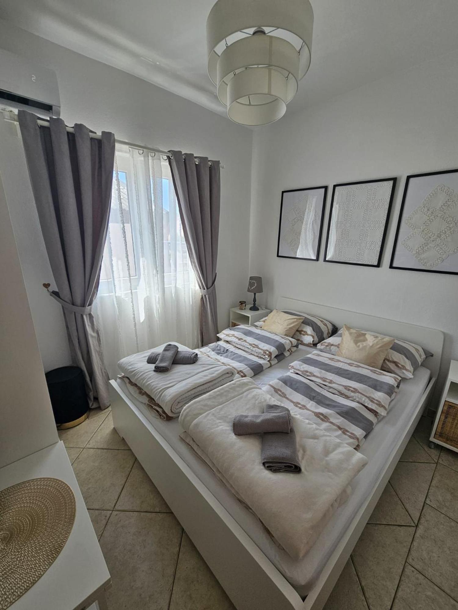 Apartment Melani Vir Luaran gambar