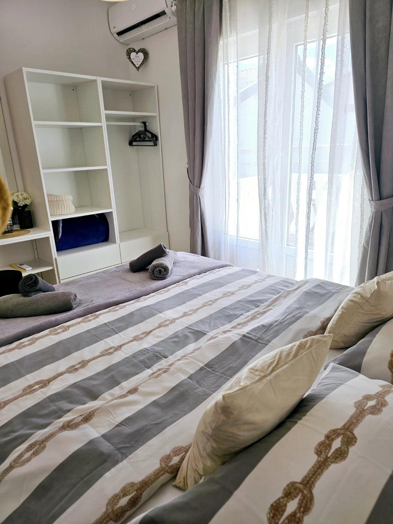 Apartment Melani Vir Luaran gambar