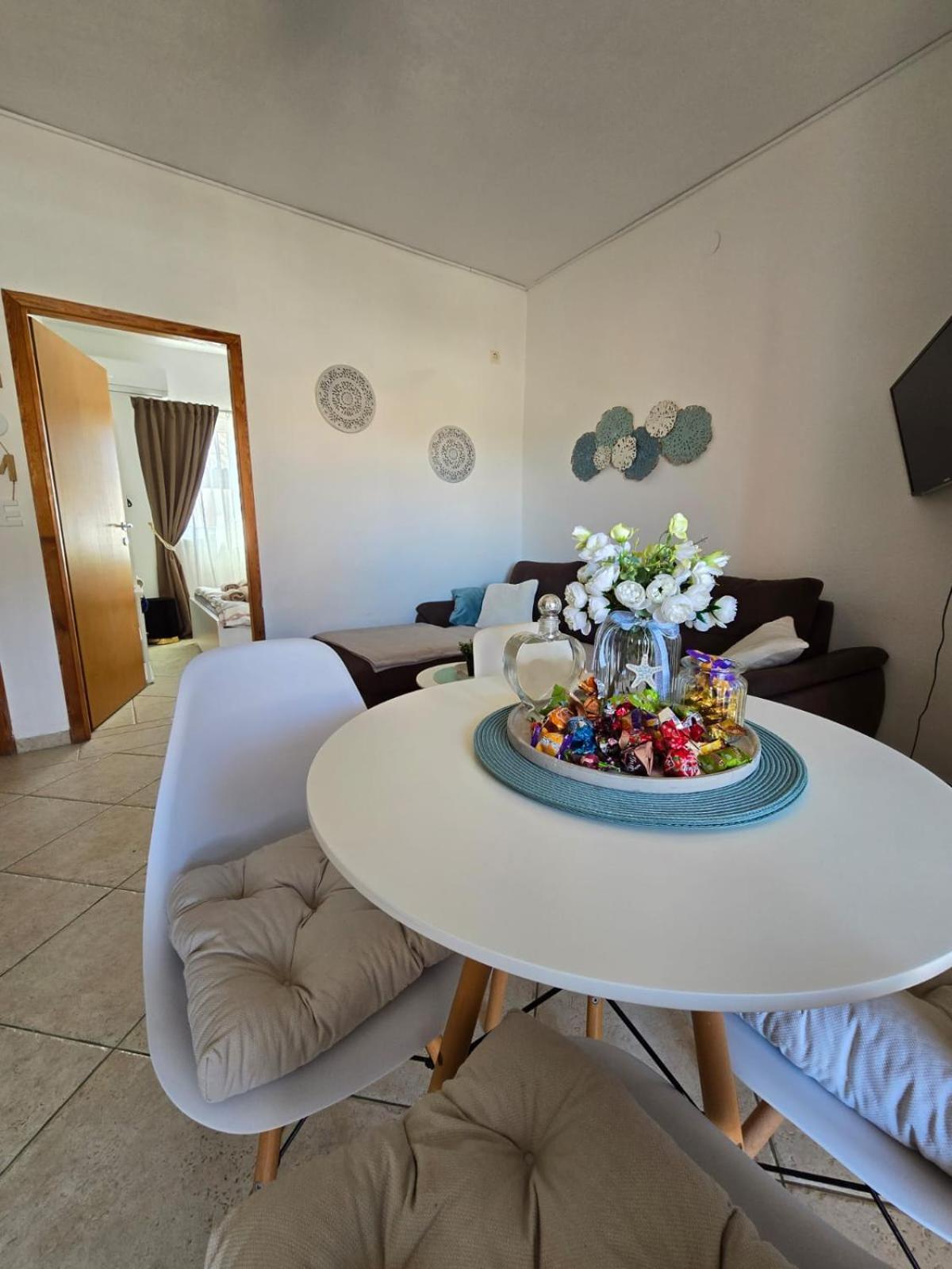 Apartment Melani Vir Luaran gambar