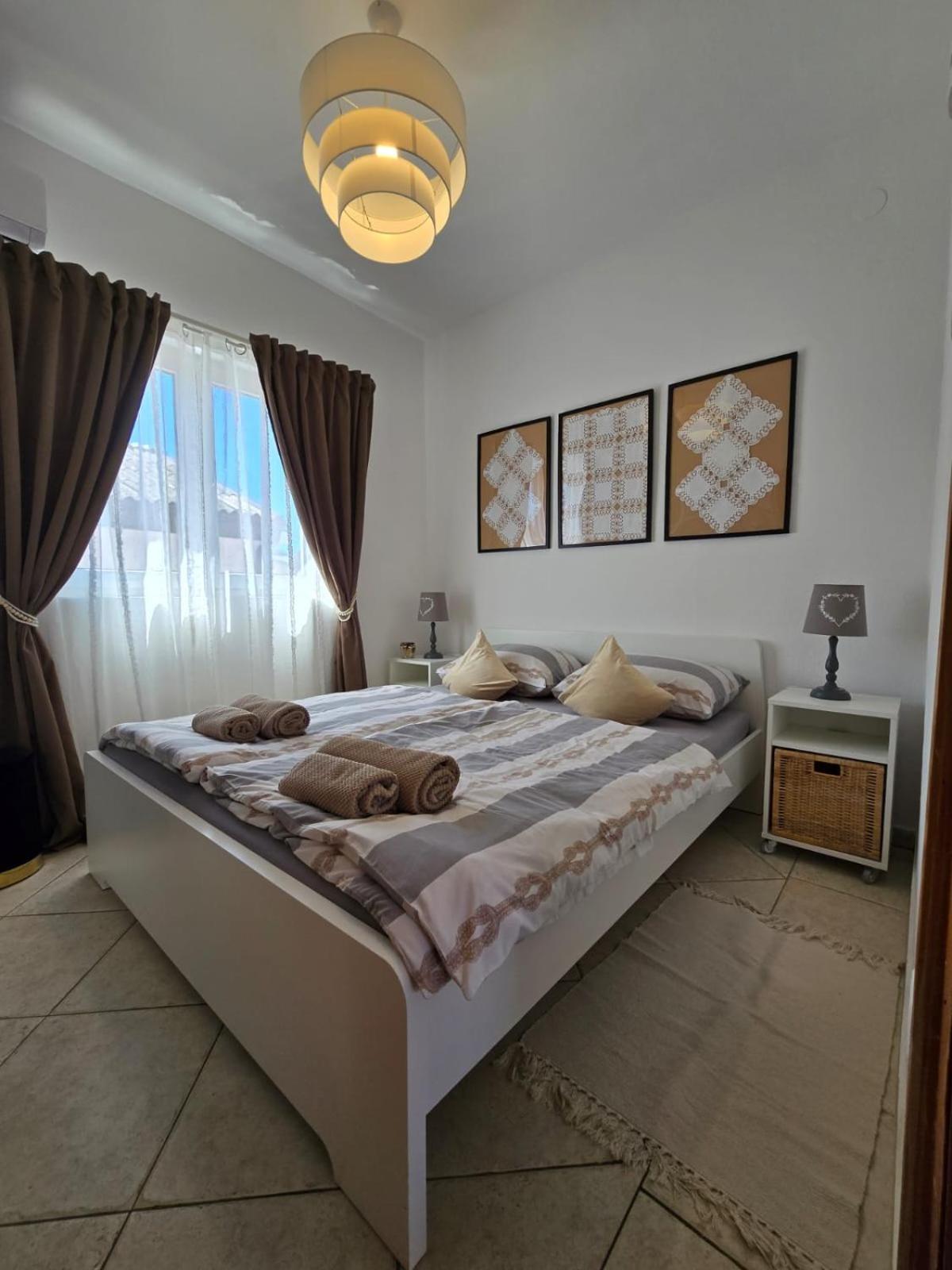 Apartment Melani Vir Luaran gambar