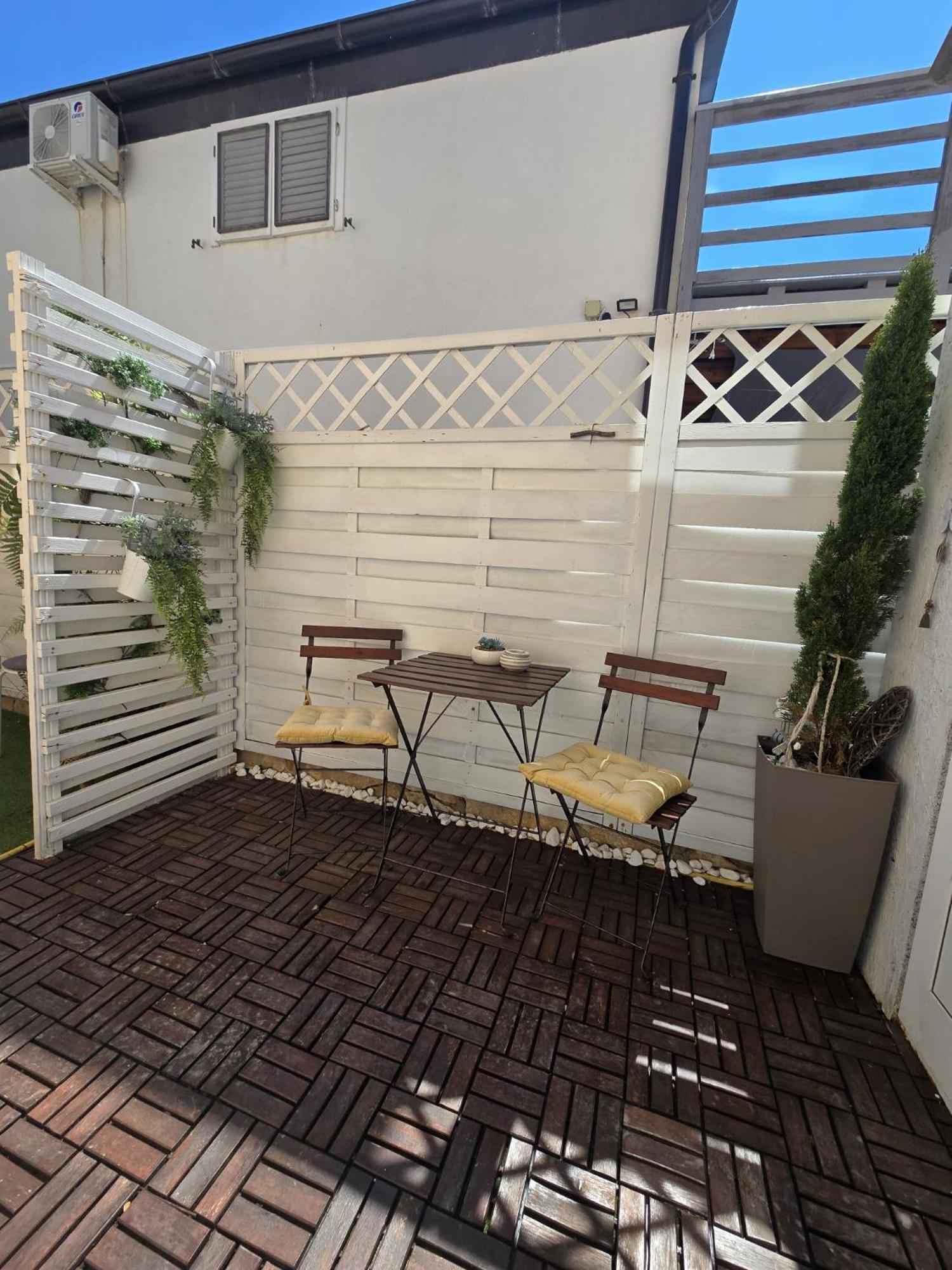 Apartment Melani Vir Luaran gambar